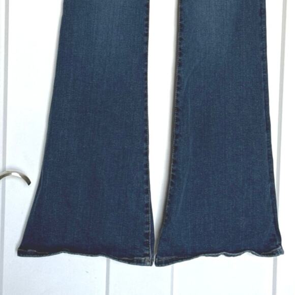 Good American Power Stretch Pull On Flare Denim Jeans Women’s Size M Indigo491 - Picture 8 of 10